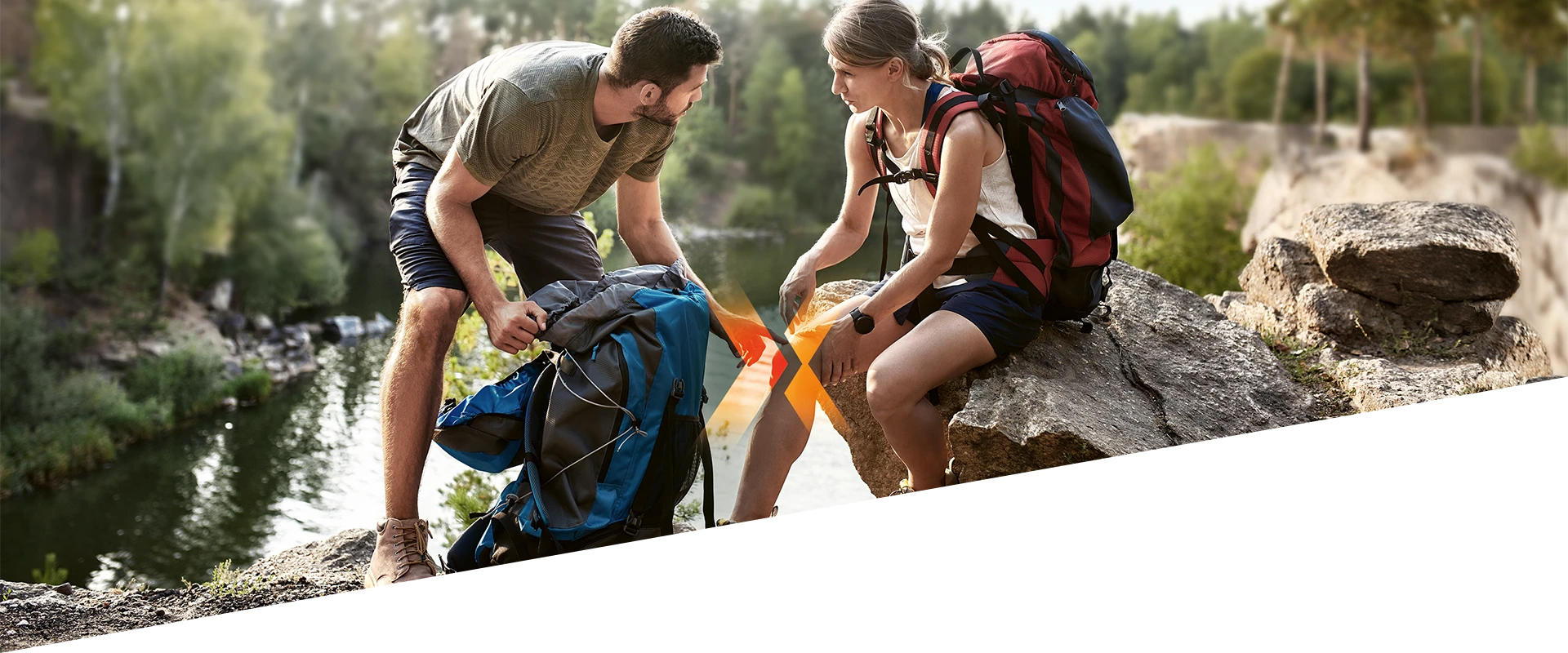 Pärchen beim Wandern, Behandlung bei Verletzung